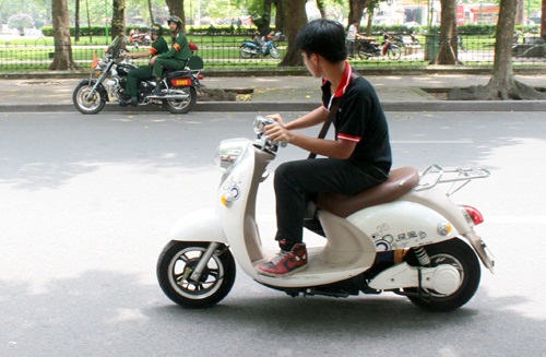    Xe m&aacute;y điện phải đăng k&yacute; trước khi sử dụng